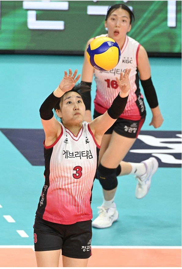 亞쿼터 1순위로 韓에 상륙한 태국 국대 세터, 도쿄 4강 세터와 맞대결 성사될까…일단 사령탑은 교체 예고